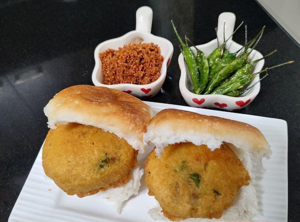Vada Paav (2 pcs)