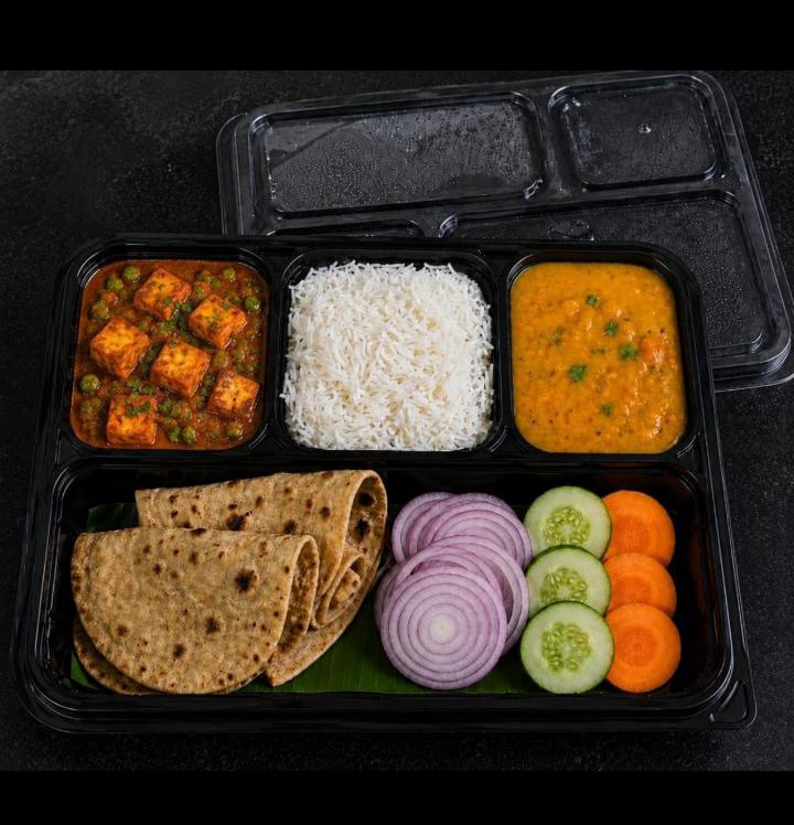 Matar Paneer Full Thali