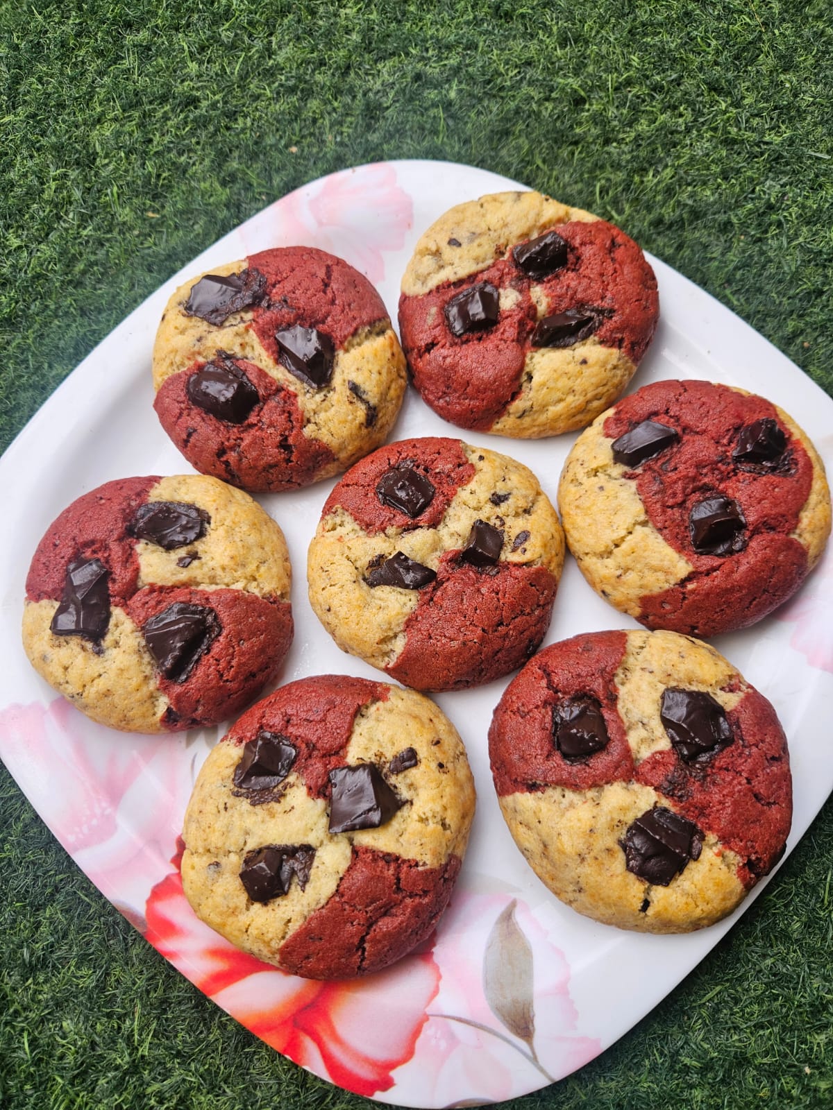 Vanilla Red Velvet Cookies with Chocochips (Pack of7)